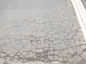 asphalt spider cracks
